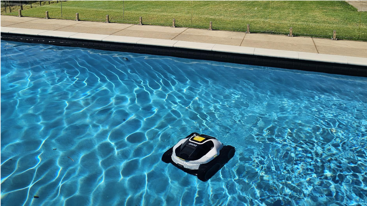 How to Choose the Right Robotic Pool Cleaner: A Complete Guide for Pool Owners