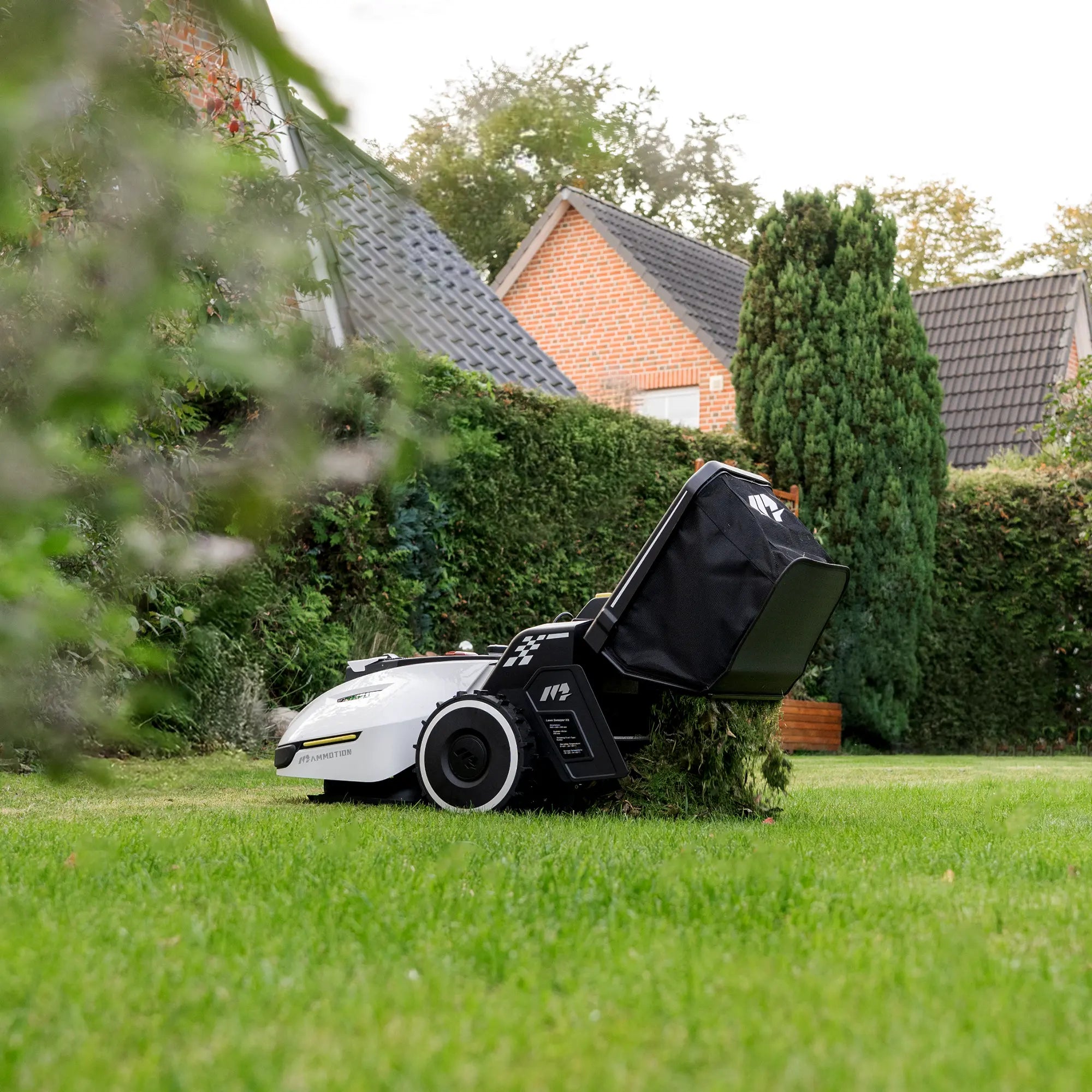 Perimeter Wire Free Robot Lawn Mower