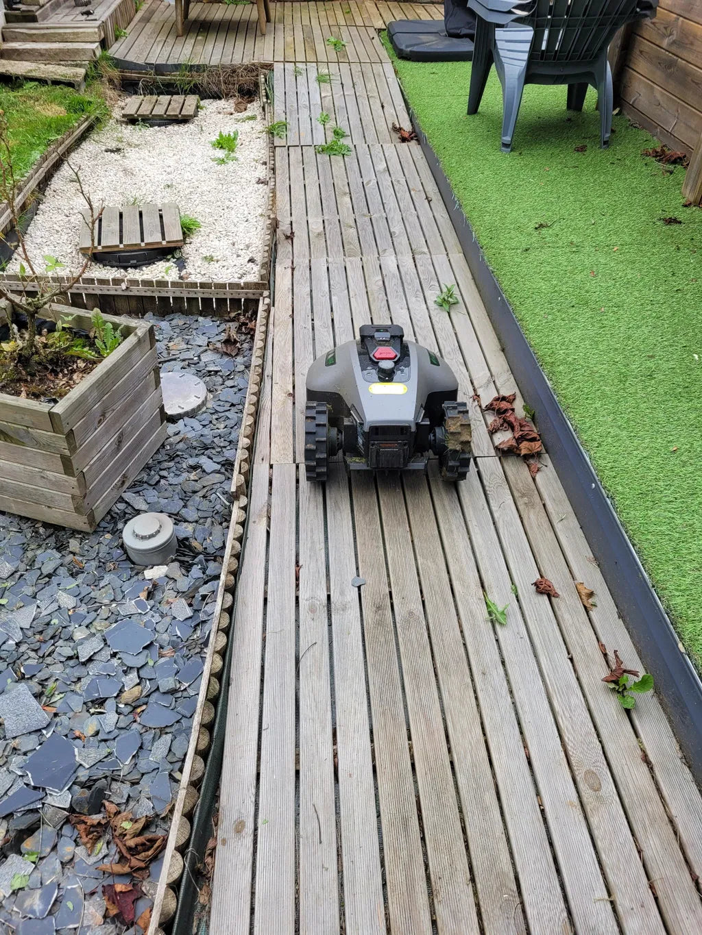 YUKA mini 2 on a wooden floor